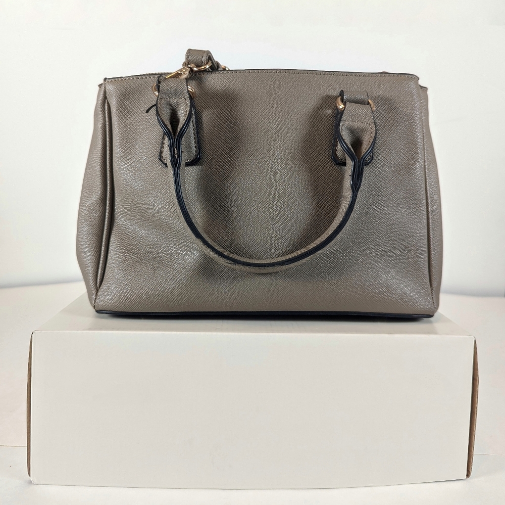 Fashion Puzzle Medium Purse in Gray. It's in excellent condition, no tears.